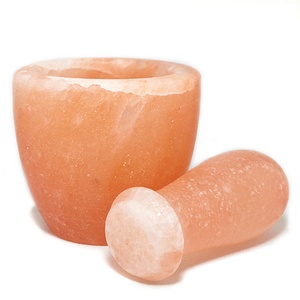 ครกเกลือและสากทำมือสีชมพูเข้มทำด้วยชุดเกลือคริสตัลที่มีอยู่ที่นี่ - Product Image 5