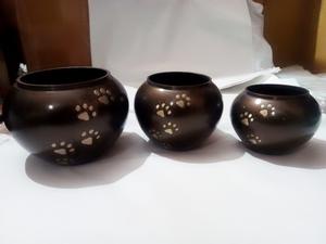 Urne de crémation Red PET ODYSSEY PAW de Brassworld India Fournitures funéraires en laiton fabriquées à la main pour votre ami à fourrure - Product Image 5