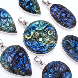 Violet Labradorite Cristal Crâne 3D Sculpture Sur Bois Machine Étoile Coeur Sculpté Miroir Collier Strass Pendentif Naturel Bleu Lot - Product Image 3