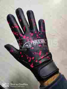 Gants de football gaéliques personnalisés GAA conçus avec du latex allemand pour des performances optimales - Product Image 3