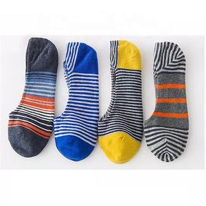 Xyangui शानदार गुणवत्ता वाले नए रचनात्मक कस्टम लोगो ने पुरुषों को अच्छी प्रतिष्ठा कस्टम ड्रेस सॉक - Product Image 1