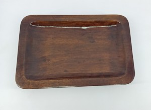 Plateau de service artisanal en bois massif naturel avec fente pour accessoires |   Plateau décoratif rectangulaire – Fabriqué en Inde. - Product Image 2