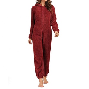 PIHA SPORTS Combinaison de nuit chaude et douce en peluche pour femme, pyjama à capuche, combinaison longue 2 en 1, design hiver, Spandex/Polyester - Product Image 1