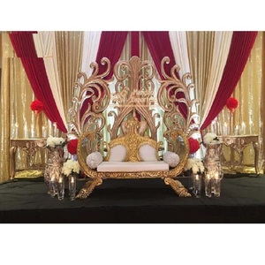 Canapé de mariage doré de style moderne pour la mariée et le marié Siège d'amour en bois de style maharaja pour la scène ou les événements - Product Image 1