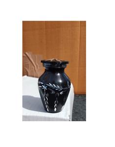 Urne funéraire commémorative en aluminium, style américain, avec gravure de feuilles en diamant noir, de la marque Brassworld India, pour bébé, fournitures funéraires - Product Image 1