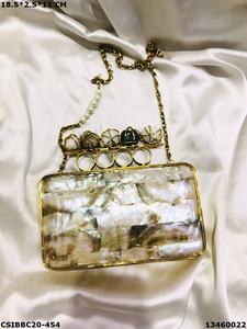 Bolso de noche de latón hecho a mano de diseñador para damas, monedero nupcial con estampado de nácar para fiestas - Product Image 4