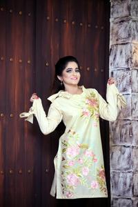 Shalwar Kameez et Kurti brodés de haute qualité en coton, lin et viscose, nouveaux modèles 2023 pour femmes indiennes et pakistanaises - Product Image 6