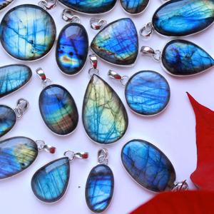 Grand collier pendentif en Labradorite et perles d'eau douce avec pipes à fumer, pierres précieuses bleues naturelles mélangées en argent sterling - Product Image 2