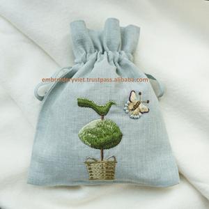 กระเป๋าลายดอกลาเวนเดอร์ปักด้วยมือ - Product Image 1