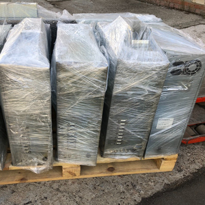 Sistema de Puntuación Electrónico Brunswick de Ocho Carriles con Servidor de Carriles, Caja Metálica, Software Vector y Equipo de Bolos de Plástico - Product Image 2