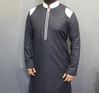 Nouvelle Arrivée 2020 2021 – Qamis Arabe Homme, Thobe Musulman Long, Jubbah Islamique Personnalisée Brodé, Coupe Ample, Couleurs et Motifs Variés, Toutes Saisons