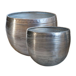 Macetas de plata y forma redonda, de Metal, de hierro - Product Image 1
