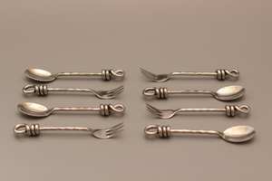 ชุดเครื่องใช้บนโต๊ะอาหารสแตนเลสสีเงินด้ามจับขัดเงานิกเกิลเหมาะสำหรับรับประทานอาหารที่บ้านและทันสมัย - Product Image 3