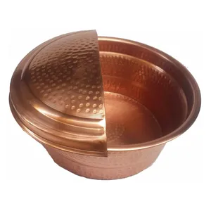 Bol de thérapie des pieds en cuivre avec travail martelé Meilleure qualité Équipement de beauté et de soins personnels Conception simple avec couvercle Fabriqué en Inde - Product Image 3