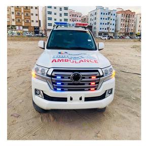 Ambulance médicale de luxe 4x4, état neuf, disponible en versions diesel et essence, avec transmission manuelle - Product Image 4