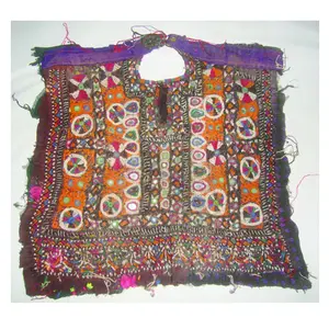 Parche de chenilla de trabajo con espejo bordado de yugo de cuello Vintage indio, parche de aplique hecho a mano, artesanía de costura, yugo de cuello de tela de algodón - Product Image 1