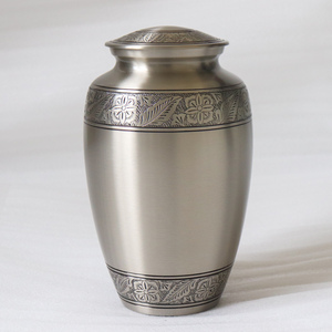Urna de cremación para adultos con grabado de latón clásico para cenizas funerarias para hombres y mujeres Fabricante y proveedor de India - Product Image 3