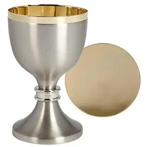 双色金属圣杯，银色和金色，圆形，简单设计，优质饮用