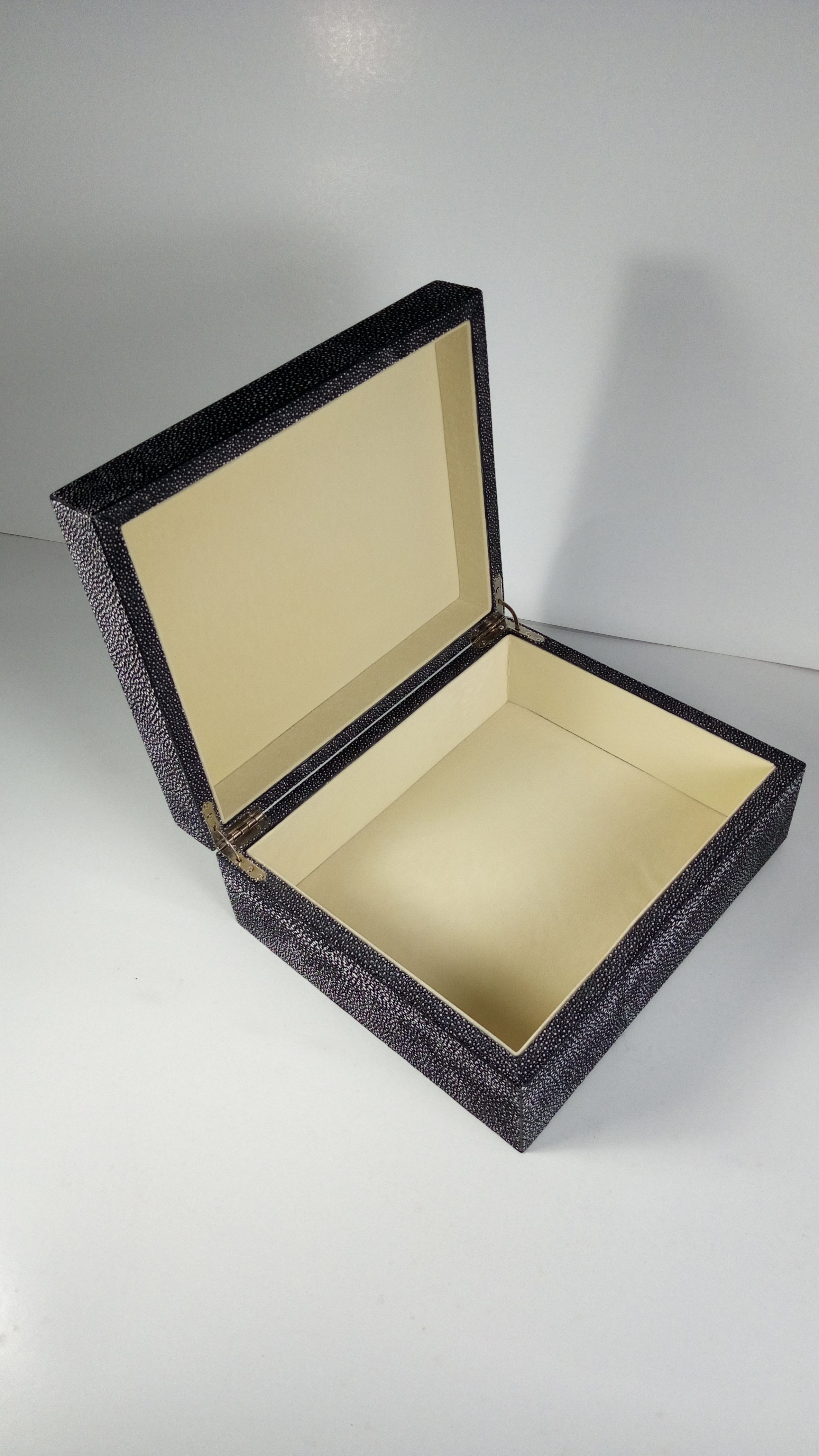 Charcoal, White, Light Grey, Turquious