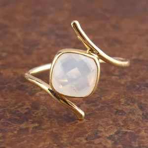 2022新设计时尚珠宝戒指坐垫形状水蛋白石黄铜镀金设计师戒指手工珠宝礼物给她