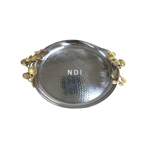 Poignées en métal doré Plateau de service décoratif pour sucreries Conception artisanale Plateau de service pour aliments nickelés Article d'ustensiles de cuisine pour la maison - Product Image 1