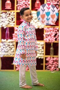 Ropa de dormir tradicional para niños, bonito pijama hecho a mano con estampado azul, Kurta y cierre de gancho, color blanco - Product Image 6