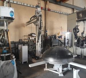 Fonds de plat en acier inoxydable hydrauliques avec manipulateur automatique à commande motorisée et services d'usinage - Product Image 6