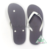 Vente en gros de tongs unisexes personnalisées, tongs décontractées de plage, grises, respirantes, anti-odeurs, semelle intérieure en EVA/caoutchouc, pour une utilisation en extérieur en été