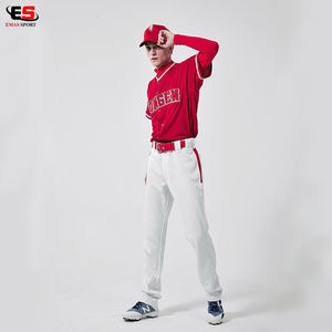 Conjunto de camiseta y pantalón de béisbol de calidad superior sublimado personalizable con cuello en V rojo, uniforme de alto rendimiento para ligas de béisbol - Product Image 3