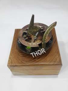 Boussole de cadran solaire en laiton et cuivre nautique 2.5 "avec boîte en bois naturel article de cadeau de poche en laiton - Product Image 2