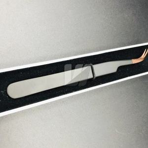 Pince à épiler en acier inoxydable japonais gris mat avec logo personnalisé, pointe en or rose, matériau en titane pour la beauté - Product Image 5