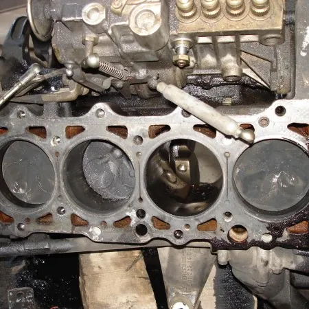 Alluminio blocco motore di scarto