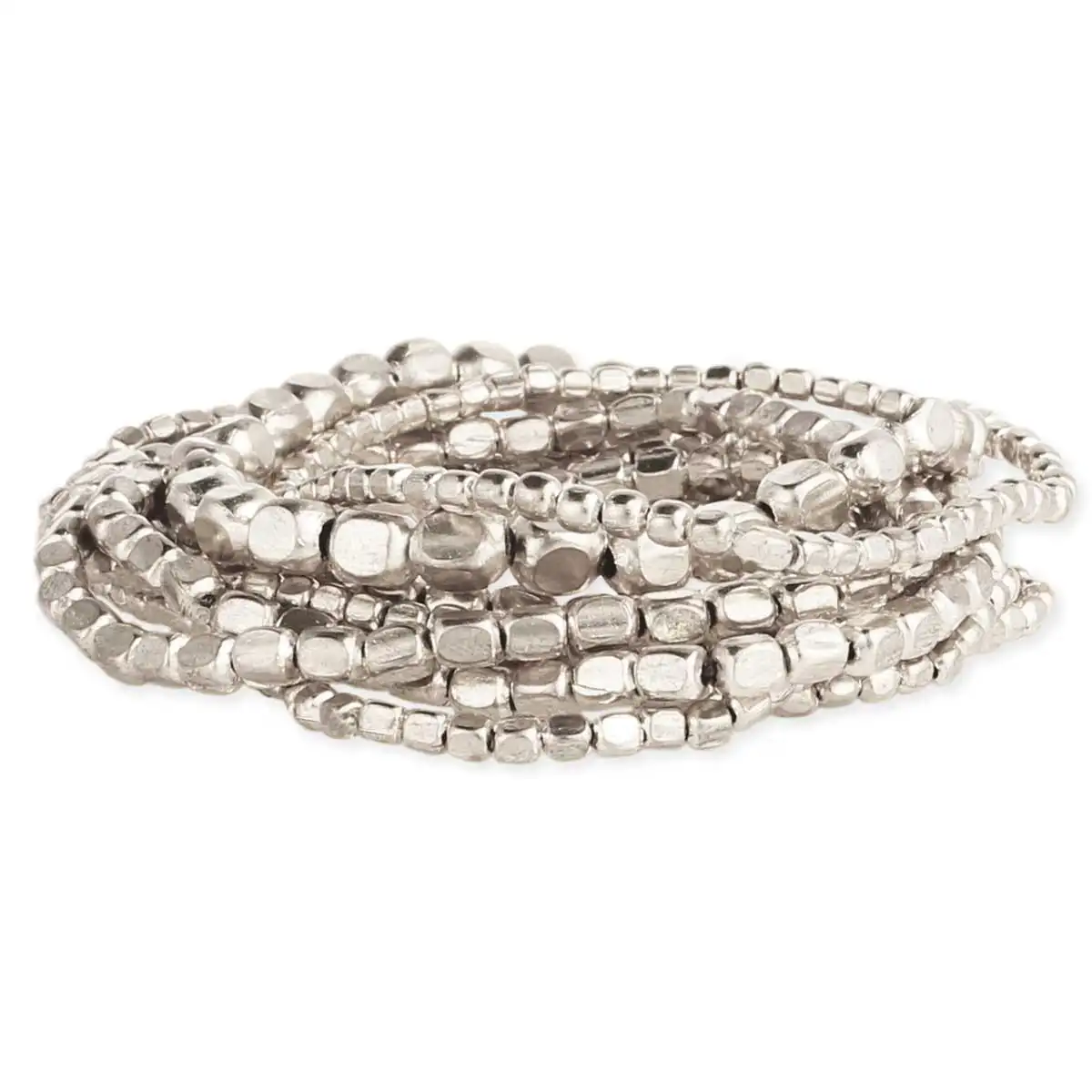 Dieses Set aus 10 silbernen Perlen armbändern enthält große und kleine Perlenst ränge. Tragen Sie eine für einen subtilen täglichen Look Fashion India.