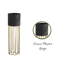 Rak Tanaman Indoor Nexus Planter Besar Warna Hitam Metalik Lapis Bubuk PLS-017 Desain Minimalis Modern Alas Emas Pola Lingkaran