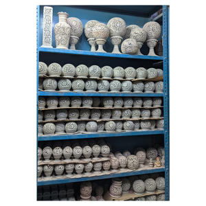 Bougeoir fait à la main, fabrication de pierre à savon, - Product Image 1