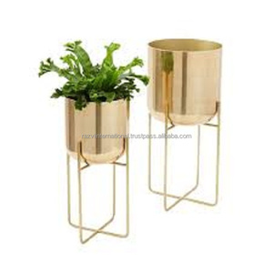 Maceta Moderna de Latón Chapado en Oro con Soporte, Diseño Minimalista para Decoración del Hogar - Product Image 1