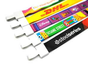 Chất Lượng Cao Tùy Chỉnh Satin Dây Buộc 16Mm & <span class=keywords><strong>20Mm</strong></span> Chiều Rộng 37 Inch Chiều Dài Kỹ Thuật Số In Với Kim Loại Nút Thép Móc Phụ Kiện - Product Image 2