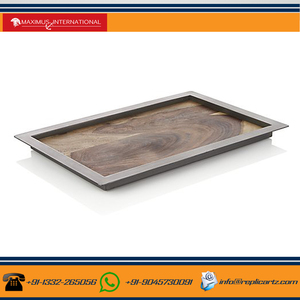 Plateau de service en bois moderne |   Plateau de présentation rectangulaire décoratif avec cadre en métal pour la cuisine, la table à manger, la table basse - Product Image 2