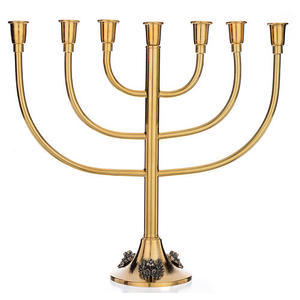 Support gravé en laiton de haute qualité fournitures d'église MENORAH cuivworld inde - Product Image 3