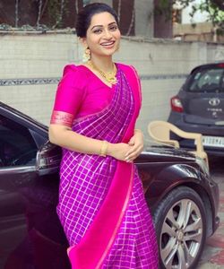 Banarasi ชุดส่าหรีผ้าไหมสำหรับงานแต่งงานและงานปาร์ตี้ผ้าฝ้ายชาติพันธุ์อินเดียสำหรับโอกาสพิเศษ - Product Image 4