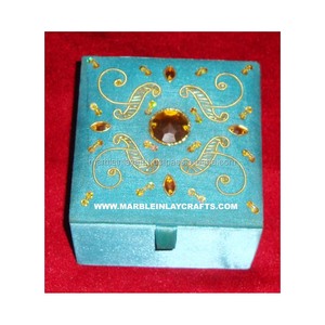 Caja de joyería bordada - Product Image 1