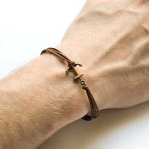Amuleto de Ancla de Bronce de Alta Calidad, Cuerdas Marrones - Product Image 1