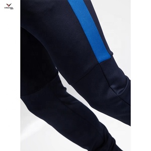 Survêtement d'hiver pour hommes en gros OEM avec impression numérique teinte en fil, col à capuche, motif uni, en molleton de coton - Product Image 2