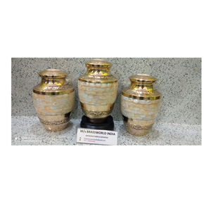 Urna de cremación de madreperla de metal de estilo americano de Brassworld India para uso en adultos - Product Image 1