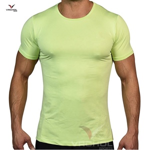 Camiseta deportiva para correr personalizada para hombre al por mayor, camiseta informal de manga corta con cuello redondo, camiseta de talla grande con bordado de Hip Hop musculoso no tejido - Product Image 1