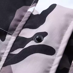 Nouveaux vêtements de gros pour l'hiver Prix de gros Allover Camo Custom Puffer Jackets Hooded Pull Over Jacket - Product Image 5