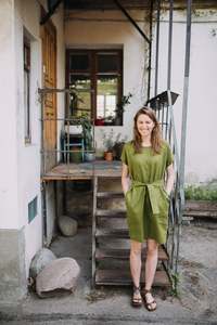 2020 New arrival fashionable trending latest design olive drab color crepe fabric o-neck short sleeve knee length women linen - Product Image 2