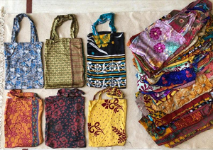 Bolsa de transporte Sari de poliéster Vintage ecológica hecha a mano, forro de algodón, fácil de comprar, bolsa de mensajero de doble correa - Product Image 6