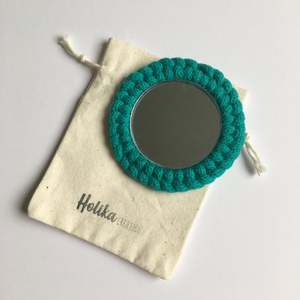 Espejo de Bolsillo de Macramé Hecho a Mano - Product Image 1