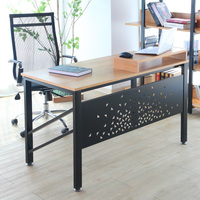 Bureau de direction moderne industriel avec plateau en bois, pieds en métal, hauteur réglable, finition thermolaquée